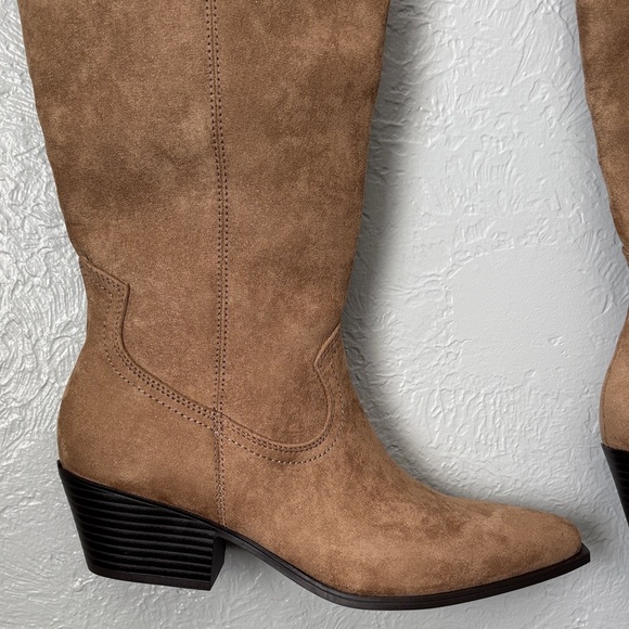 Elegant Tan Heeled Boots - Picture 6 of 13
